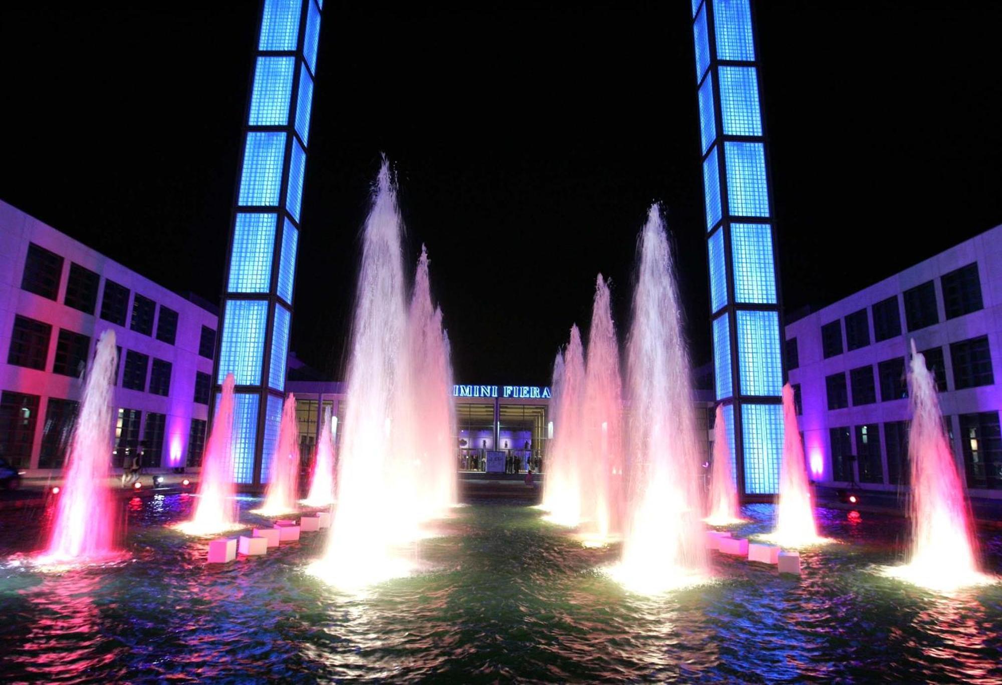 Hotel Giorg - Waterpark Included ริมินี ภายนอก รูปภาพ