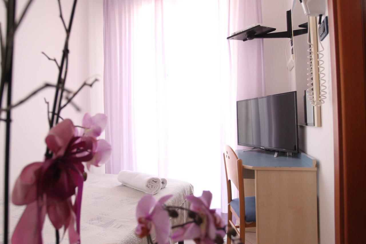 Hotel Giorg - Waterpark Included ริมินี ภายนอก รูปภาพ