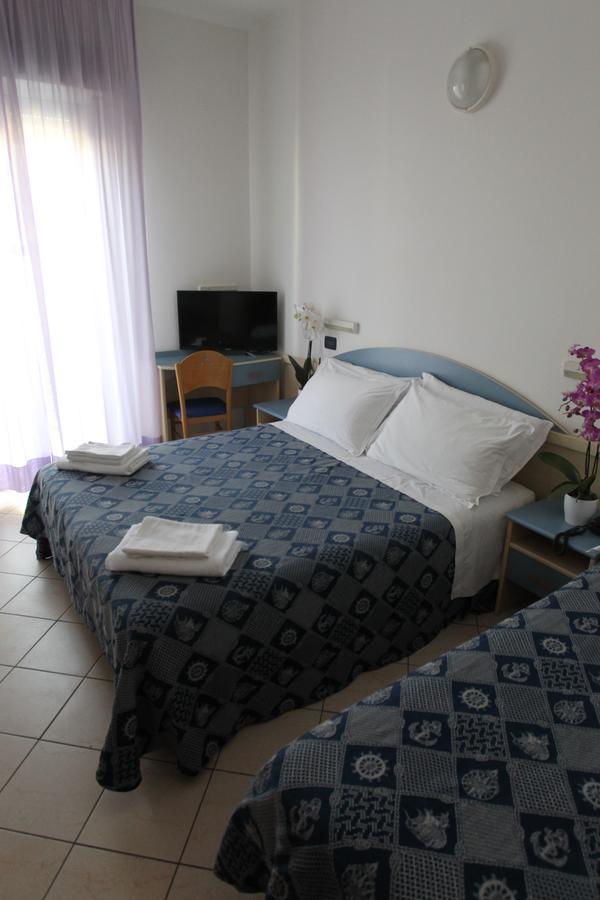 Hotel Giorg - Waterpark Included ริมินี ภายนอก รูปภาพ